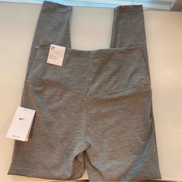 NWT NikeOne Women's Dri-FIT High-Rise Leggings - Picture 5 of 9